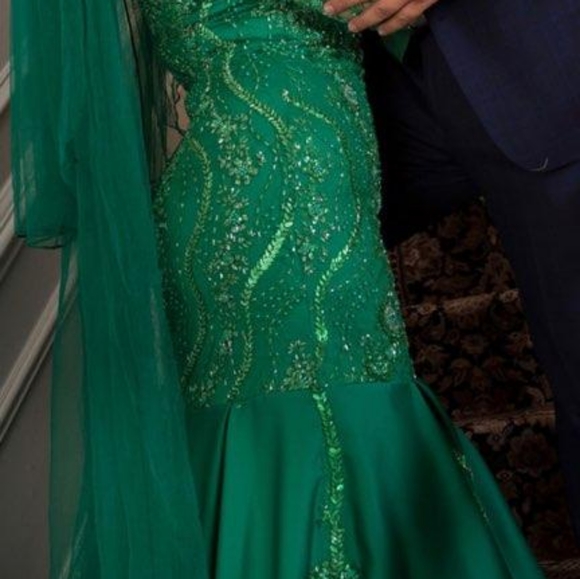 Green dress - Picture 5 of 8